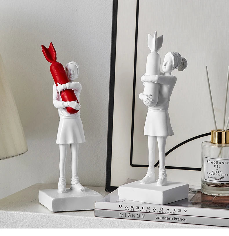 Novo bancosy abraçando bomba menina resina estátua escultura decoração para casa hugger abraçando bomba de paz menina acessórios sala estar decoração