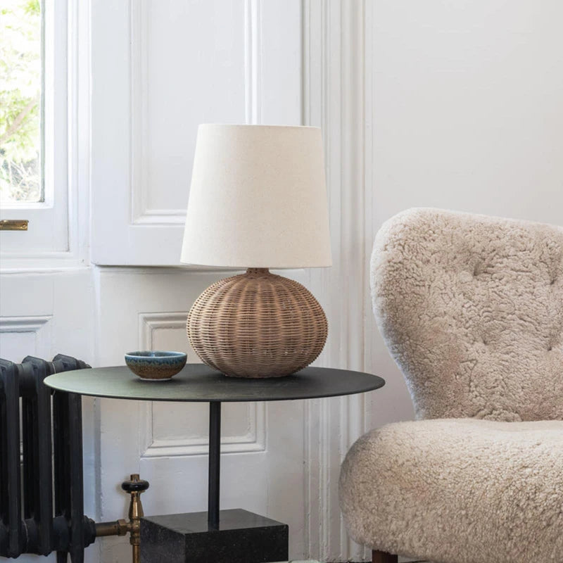Japonês rattan lâmpada de mesa tecido abajur luzes led para sala estar decoração sofá quarto cabeceira noite suporte luminárias