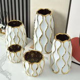 Vaso Cerâmico com Ornamentos Dourados