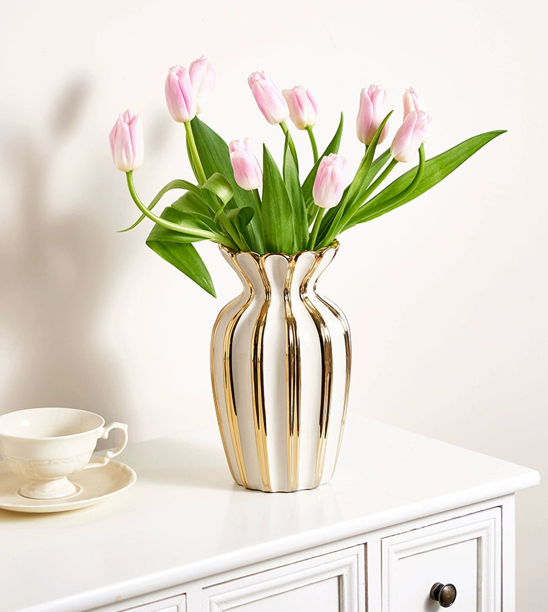 Vaso de cerâmica branco creme pintado em ouro retrô americano, sala de estar, mesa de centro, arranjo de flores, sensação sofisticada, água-bas