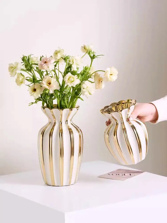 Vaso de cerâmica branco creme pintado em ouro retrô americano, sala de estar, mesa de centro, arranjo de flores, sensação sofisticada, água-bas