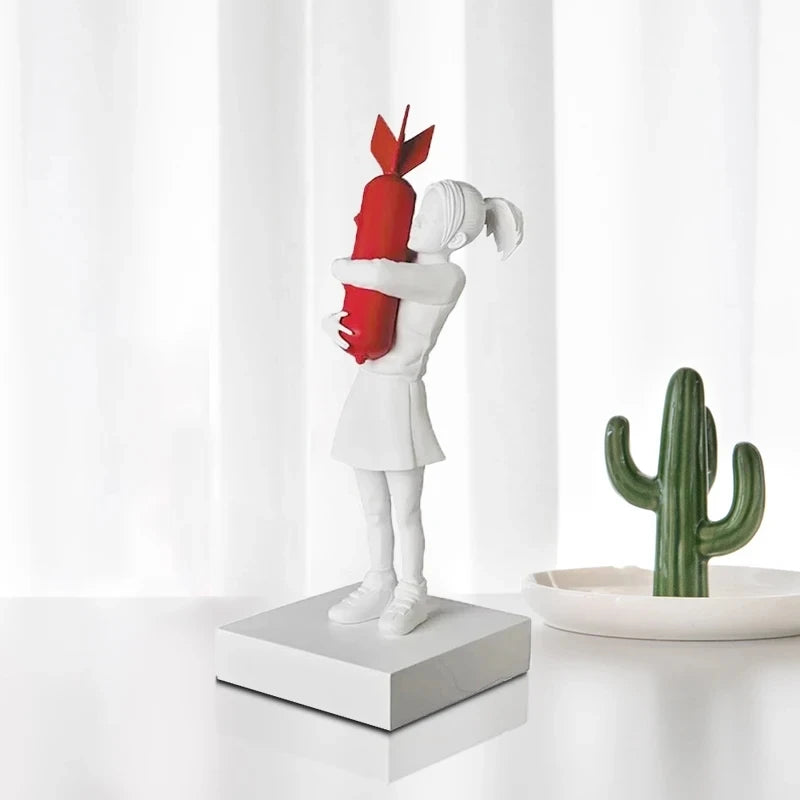 Novo bancosy abraçando bomba menina resina estátua escultura decoração para casa hugger abraçando bomba de paz menina acessórios sala estar decoração