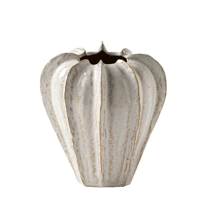 Vaso de cerâmica com mesa de jantar vaso de flores brancas amostra casa decoração arranjo decorativo