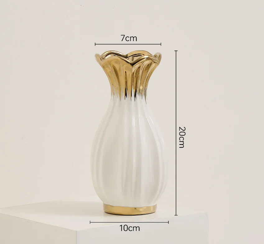 Vaso de Cerâmica Elegância Creme | Estilo Moderno com Detalhes Dourados
