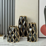 Vaso Cerâmico com Ornamentos Dourados
