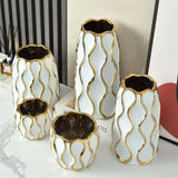 Vaso Cerâmico com Ornamentos Dourados