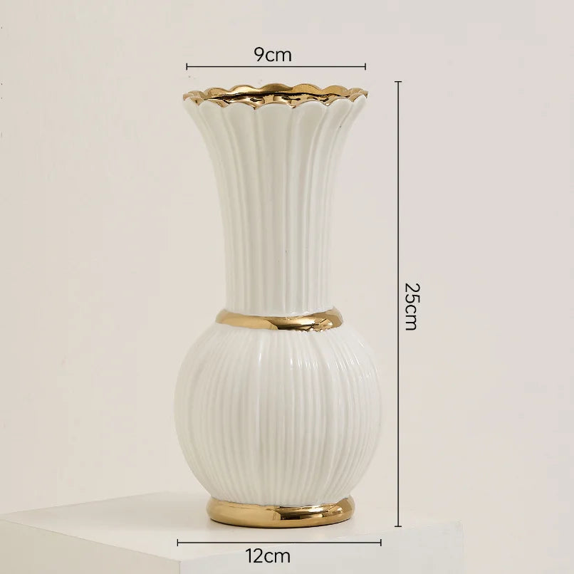 Vaso de Cerâmica Elegância Creme | Estilo Moderno com Detalhes Dourados