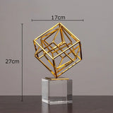 Estátua Geométrica de Metal