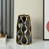 Vaso Cerâmico com Ornamentos Dourados
