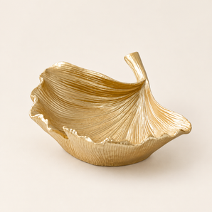 Elegante Prato Decorativo Folha de Ginkgo em Resina Dourada